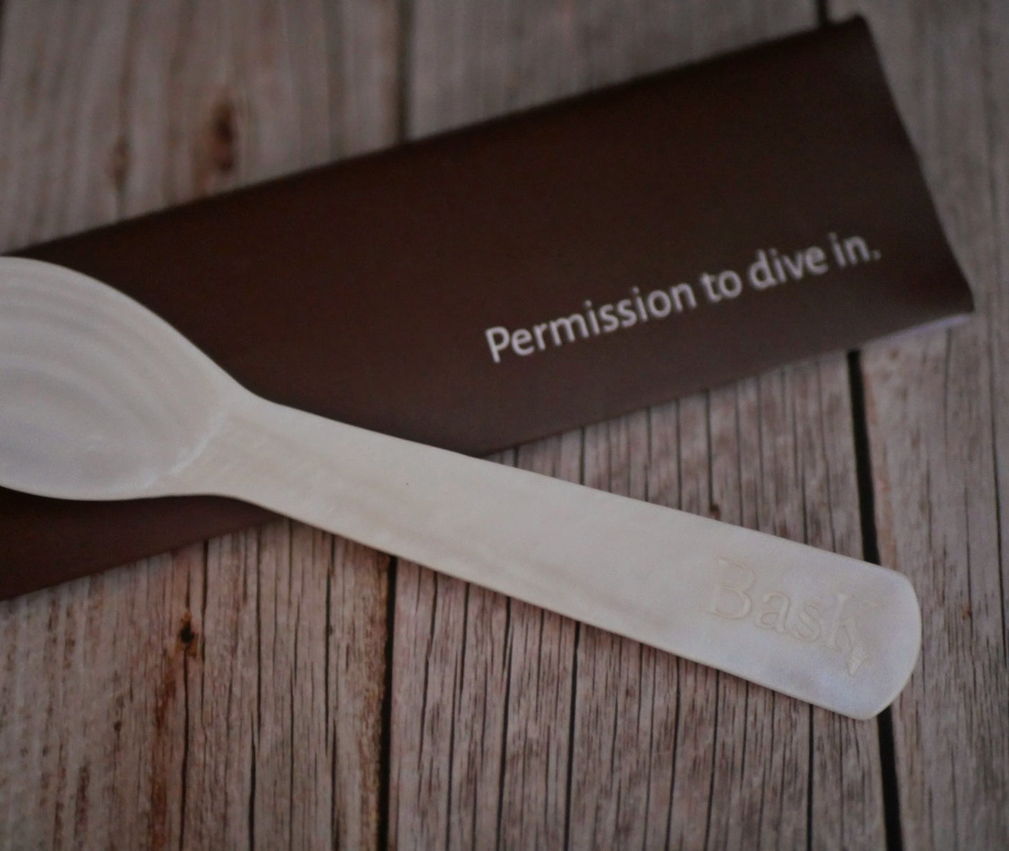 mother pearl spoon for a premium touch